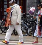 Amsterdam 30 juni 2024
John Leerdam met zijn vrouw in Amsterdam zuid . Hij reist met de trein .