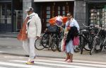 Amsterdam 30 juni 2024
John Leerdam met zijn vrouw in Amsterdam zuid . Hij reist met de trein .