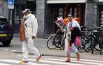 Amsterdam 30 juni 2024
John Leerdam met zijn vrouw in Amsterdam zuid . Hij reist met de trein .