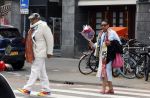 Amsterdam 30 juni 2024
John Leerdam met zijn vrouw in Amsterdam zuid . Hij reist met de trein .