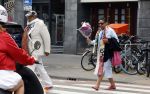 Amsterdam 30 juni 2024
John Leerdam met zijn vrouw in Amsterdam zuid . Hij reist met de trein .