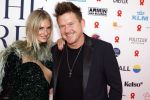 Amsterdam 8 juni 2024
Het Amsterdam diner in AFAS live . Vele Bekende mensen en zakenmensen kwamen naar het gala waar geld opgehaald wordt voor het aids fonds. Johnny de Mol en zijn vrouw Anouk de Mol
