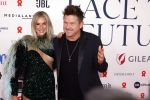Amsterdam 8 juni 2024
Het Amsterdam diner in AFAS live . Vele Bekende mensen en zakenmensen kwamen naar het gala waar geld opgehaald wordt voor het aids fonds. Johnny de Mol en zijn vrouw Anouk de Mol