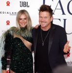 Amsterdam 8 juni 2024
Het Amsterdam diner in AFAS live . Vele Bekende mensen en zakenmensen kwamen naar het gala waar geld opgehaald wordt voor het aids fonds. Johnny de Mol en zijn vrouw Anouk de Mol