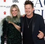 Amsterdam 8 juni 2024
Het Amsterdam diner in AFAS live . Vele Bekende mensen en zakenmensen kwamen naar het gala waar geld opgehaald wordt voor het aids fonds. Johnny de Mol en zijn vrouw Anouk de Mol