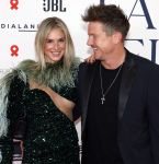 Amsterdam 8 juni 2024
Het Amsterdam diner in AFAS live . Vele Bekende mensen en zakenmensen kwamen naar het gala waar geld opgehaald wordt voor het aids fonds. Johnny de Mol en zijn vrouw Anouk de Mol