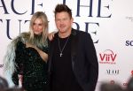 Amsterdam 8 juni 2024
Het Amsterdam diner in AFAS live . Vele Bekende mensen en zakenmensen kwamen naar het gala waar geld opgehaald wordt voor het aids fonds. Johnny de Mol en zijn vrouw Anouk de Mol
