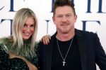Amsterdam 8 juni 2024
Het Amsterdam diner in AFAS live . Vele Bekende mensen en zakenmensen kwamen naar het gala waar geld opgehaald wordt voor het aids fonds. Johnny de Mol en zijn vrouw Anouk de Mol