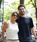 Amsterdam 24 juni 2024
Karin de Rooij met haar zoon Nighel op de cornelis schuytstraat