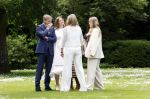 Den Haag 7 juni 2024
Fotouurte met de koninklijke familie op Huis ten Bosch .
Aanwezig Koning Willem Alexander Koningin Maxima Prinses Amalia Prinses Alexia Prinses Ariane en hun hondje Rambo.