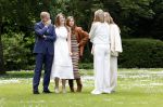 Den Haag 7 juni 2024
Fotouurte met de koninklijke familie op Huis ten Bosch .
Aanwezig Koning Willem Alexander Koningin Maxima Prinses Amalia Prinses Alexia Prinses Ariane en hun hondje Rambo.
