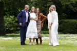 Den Haag 7 juni 2024
Fotouurte met de koninklijke familie op Huis ten Bosch .
Aanwezig Koning Willem Alexander Koningin Maxima Prinses Amalia Prinses Alexia Prinses Ariane en hun hondje Rambo.