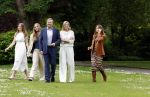 Den Haag 7 juni 2024
Fotouurte met de koninklijke familie op Huis ten Bosch .
Aanwezig Koning Willem Alexander Koningin Maxima Prinses Amalia Prinses Alexia Prinses Ariane en hun hondje Rambo.