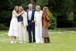Den Haag 7 juni 2024
Fotouurte met de koninklijke familie op Huis ten Bosch .
Aanwezig Koning Willem Alexander Koningin Maxima Prinses Amalia Prinses Alexia Prinses Ariane en hun hondje Rambo.