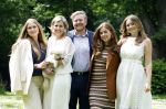 Den Haag 7 juni 2024
Fotouurte met de koninklijke familie op Huis ten Bosch .
Aanwezig Koning Willem Alexander Koningin Maxima Prinses Amalia Prinses Alexia Prinses Ariane en hun hondje Rambo.