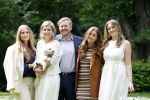 Den Haag 7 juni 2024
Fotouurte met de koninklijke familie op Huis ten Bosch .
Aanwezig Koning Willem Alexander Koningin Maxima Prinses Amalia Prinses Alexia Prinses Ariane en hun hondje Rambo.