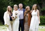Den Haag 7 juni 2024
Fotouurte met de koninklijke familie op Huis ten Bosch .
Aanwezig Koning Willem Alexander Koningin Maxima Prinses Amalia Prinses Alexia Prinses Ariane en hun hondje Rambo.