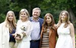 Den Haag 7 juni 2024
Fotouurte met de koninklijke familie op Huis ten Bosch .
Aanwezig Koning Willem Alexander Koningin Maxima Prinses Amalia Prinses Alexia Prinses Ariane en hun hondje Rambo.