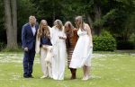 Den Haag 7 juni 2024
Fotouurte met de koninklijke familie op Huis ten Bosch .
Aanwezig Koning Willem Alexander Koningin Maxima Prinses Amalia Prinses Alexia Prinses Ariane en hun hondje Rambo.