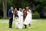 Den Haag 7 juni 2024
Fotouurte met de koninklijke familie op Huis ten Bosch .
Aanwezig Koning Willem Alexander Koningin Maxima Prinses Amalia Prinses Alexia Prinses Ariane en hun hondje Rambo.