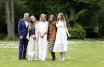 Den Haag 7 juni 2024
Fotouurte met de koninklijke familie op Huis ten Bosch .
Aanwezig Koning Willem Alexander Koningin Maxima Prinses Amalia Prinses Alexia Prinses Ariane en hun hondje Rambo.
