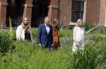 Den Haag 7 juni 2024
Fotouurte met de koninklijke familie op Huis ten Bosch .
Aanwezig Koning Willem Alexander Koningin Maxima Prinses Amalia Prinses Alexia Prinses Ariane en hun hondje Rambo.