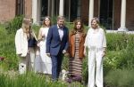 Den Haag 7 juni 2024
Fotouurte met de koninklijke familie op Huis ten Bosch .
Aanwezig Koning Willem Alexander Koningin Maxima Prinses Amalia Prinses Alexia Prinses Ariane en hun hondje Rambo.