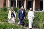 Den Haag 7 juni 2024
Fotouurte met de koninklijke familie op Huis ten Bosch .
Aanwezig Koning Willem Alexander Koningin Maxima Prinses Amalia Prinses Alexia Prinses Ariane en hun hondje Rambo.