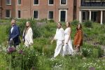 Den Haag 7 juni 2024
Fotouurte met de koninklijke familie op Huis ten Bosch .
Aanwezig Koning Willem Alexander Koningin Maxima Prinses Amalia Prinses Alexia Prinses Ariane en hun hondje Rambo.