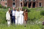 Den Haag 7 juni 2024
Fotouurte met de koninklijke familie op Huis ten Bosch .
Aanwezig Koning Willem Alexander Koningin Maxima Prinses Amalia Prinses Alexia Prinses Ariane en hun hondje Rambo.