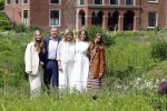 Den Haag 7 juni 2024
Fotouurte met de koninklijke familie op Huis ten Bosch .
Aanwezig Koning Willem Alexander Koningin Maxima Prinses Amalia Prinses Alexia Prinses Ariane en hun hondje Rambo.
