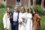 Den Haag 7 juni 2024
Fotouurte met de koninklijke familie op Huis ten Bosch .
Aanwezig Koning Willem Alexander Koningin Maxima Prinses Amalia Prinses Alexia Prinses Ariane en hun hondje Rambo.