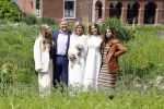 Den Haag 7 juni 2024
Fotouurte met de koninklijke familie op Huis ten Bosch .
Aanwezig Koning Willem Alexander Koningin Maxima Prinses Amalia Prinses Alexia Prinses Ariane en hun hondje Rambo.