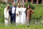 Den Haag 7 juni 2024
Fotouurte met de koninklijke familie op Huis ten Bosch .
Aanwezig Koning Willem Alexander Koningin Maxima Prinses Amalia Prinses Alexia Prinses Ariane en hun hondje Rambo.