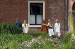 Den Haag 7 juni 2024
Fotouurte met de koninklijke familie op Huis ten Bosch .
Aanwezig Koning Willem Alexander Koningin Maxima Prinses Amalia Prinses Alexia Prinses Ariane en hun hondje Rambo.