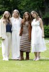 Den Haag 7 juni 2024
Fotouurte met de koninklijke familie op Huis ten Bosch .
Aanwezig Koning Willem Alexander Koningin Maxima Prinses Amalia Prinses Alexia Prinses Ariane en hun hondje Rambo.