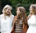 Den Haag 7 juni 2024
Fotouurte met de koninklijke familie op Huis ten Bosch .
Aanwezig Koning Willem Alexander Koningin Maxima Prinses Amalia Prinses Alexia Prinses Ariane en hun hondje Rambo.