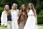 Den Haag 7 juni 2024
Fotouurte met de koninklijke familie op Huis ten Bosch .
Aanwezig Koning Willem Alexander Koningin Maxima Prinses Amalia Prinses Alexia Prinses Ariane en hun hondje Rambo.