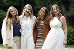 Den Haag 7 juni 2024
Fotouurte met de koninklijke familie op Huis ten Bosch .
Aanwezig Koning Willem Alexander Koningin Maxima Prinses Amalia Prinses Alexia Prinses Ariane en hun hondje Rambo.