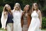 Den Haag 7 juni 2024
Fotouurte met de koninklijke familie op Huis ten Bosch .
Aanwezig Koning Willem Alexander Koningin Maxima Prinses Amalia Prinses Alexia Prinses Ariane en hun hondje Rambo.