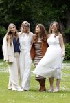 Den Haag 7 juni 2024
Fotouurte met de koninklijke familie op Huis ten Bosch .
Aanwezig Koning Willem Alexander Koningin Maxima Prinses Amalia Prinses Alexia Prinses Ariane en hun hondje Rambo.