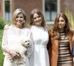 Den Haag 7 juni 2024
Fotouurte met de koninklijke familie op Huis ten Bosch .
Aanwezig Koning Willem Alexander Koningin Maxima Prinses Amalia Prinses Alexia Prinses Ariane en hun hondje Rambo.