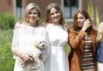 Den Haag 7 juni 2024
Fotouurte met de koninklijke familie op Huis ten Bosch .
Aanwezig Koning Willem Alexander Koningin Maxima Prinses Amalia Prinses Alexia Prinses Ariane en hun hondje Rambo.