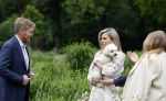 Den Haag 7 juni 2024
Fotouurte met de koninklijke familie op Huis ten Bosch .
Aanwezig Koning Willem Alexander Koningin Maxima Prinses Amalia Prinses Alexia Prinses Ariane en hun hondje Rambo.