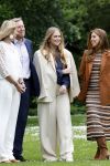 Den Haag 7 juni 2024
Fotouurte met de koninklijke familie op Huis ten Bosch .
Aanwezig Koning Willem Alexander Koningin Maxima Prinses Amalia Prinses Alexia Prinses Ariane en hun hondje Rambo.