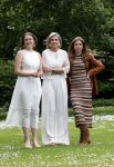 Den Haag 7 juni 2024
Fotouurte met de koninklijke familie op Huis ten Bosch .
Aanwezig Koning Willem Alexander Koningin Maxima Prinses Amalia Prinses Alexia Prinses Ariane en hun hondje Rambo.
