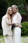Den Haag 7 juni 2024
Fotouurte met de koninklijke familie op Huis ten Bosch .
Aanwezig Koning Willem Alexander Koningin Maxima Prinses Amalia Prinses Alexia Prinses Ariane en hun hondje Rambo.