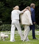 Den Haag 7 juni 2024
Fotouurte met de koninklijke familie op Huis ten Bosch .
Aanwezig Koning Willem Alexander Koningin Maxima Prinses Amalia Prinses Alexia Prinses Ariane en hun hondje Rambo.