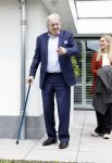 Fijnaart 31 mei 2024
BBQ bij fam Bauer in de tuin . Frans Bauer maakt samen met Lee Towers bekend dat hij dit jaar twee keer in Ahoy op graat treden. Aanwezig Frans Bauer Mariska Bauer Christiaan Bauer ( met vriendin Kim) Frans Bauer jr Jan Bauer en Lucas Bauer .