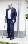 Fijnaart 31 mei 2024
BBQ bij fam Bauer in de tuin . Frans Bauer maakt samen met Lee Towers bekend dat hij dit jaar twee keer in Ahoy op graat treden. Aanwezig Frans Bauer Mariska Bauer Christiaan Bauer ( met vriendin Kim) Frans Bauer jr Jan Bauer en Lucas Bauer .